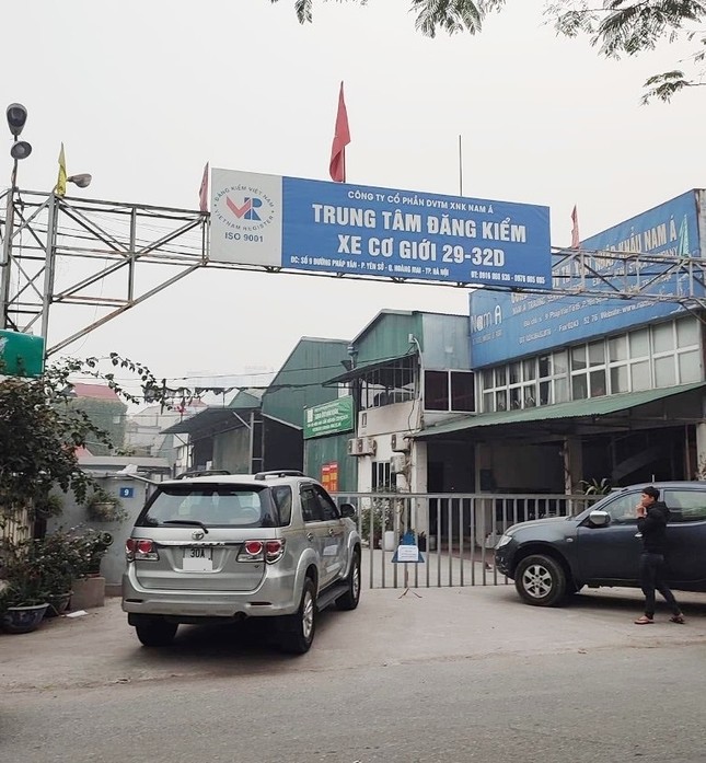 Thêm 2 trung tâm ở Hà Nội bị đóng cửa, hơn 4 vạn xe đăng kiểm ở đâu? - Ảnh 2.