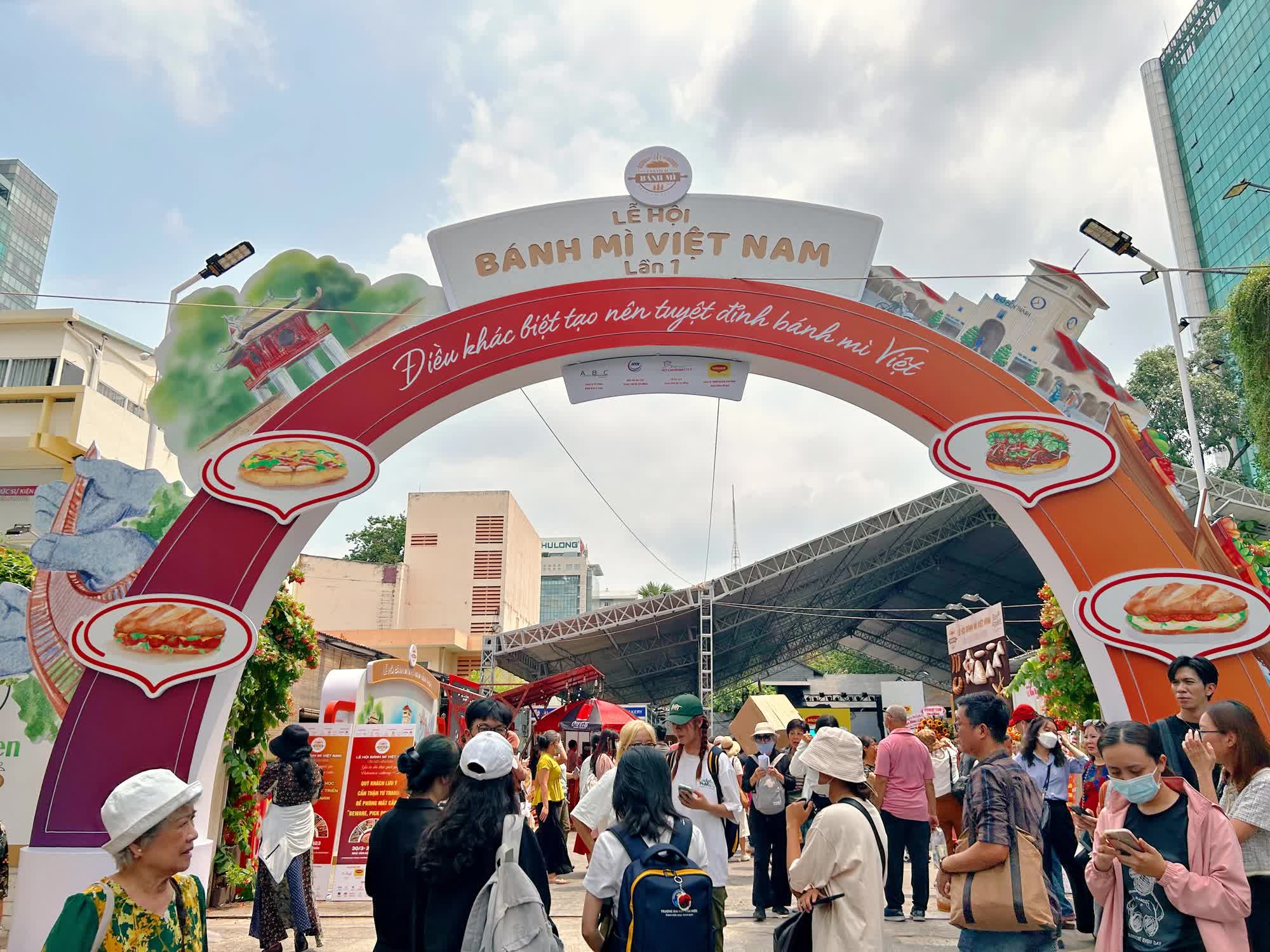 Lễ hội bánh mì Việt Nam - "Là lần đầu nên có nhiều thiếu sót"? - Ảnh 1.