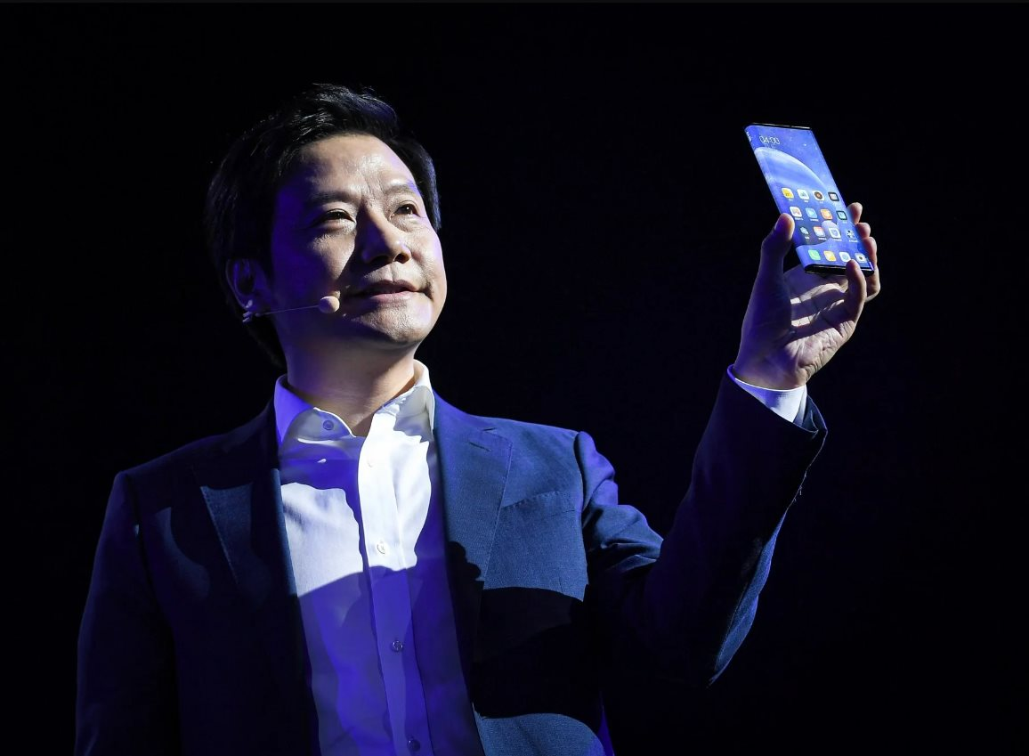 Sau cú sảy chân của Huawei, Xiaomi vào tầm ngắm: Thất thủ trước Samsung, chiến lược giá rẻ không còn hiệu nghiệm, phải đi bán xe tìm đường sống - Ảnh 2.