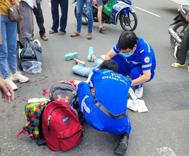 Khởi tố cán bộ ngân hàng lái xe Mercedes tông chết người rồi bỏ chạy - Ảnh 2.