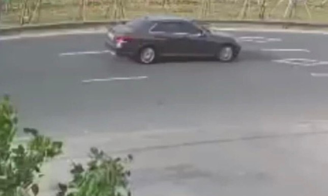 Khởi tố cán bộ ngân hàng lái xe Mercedes tông chết người rồi bỏ chạy - Ảnh 1.