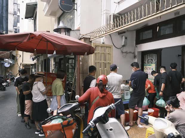 Từ chuyện "chiến thần" Hà Linh bị quán ăn "cấm cửa", dân mạng tiếp tục phản ứng trái chiều trước các TikToker review ăn uống - Ảnh 2.