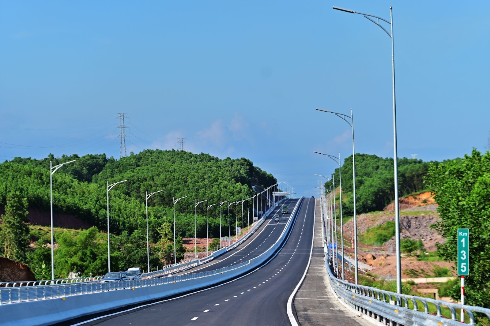 Toàn cảnh tuyến cao tốc 4 tỷ USD giúp đi từ Hà Nội đến Móng Cái trong 3 giờ - Ảnh 11.
