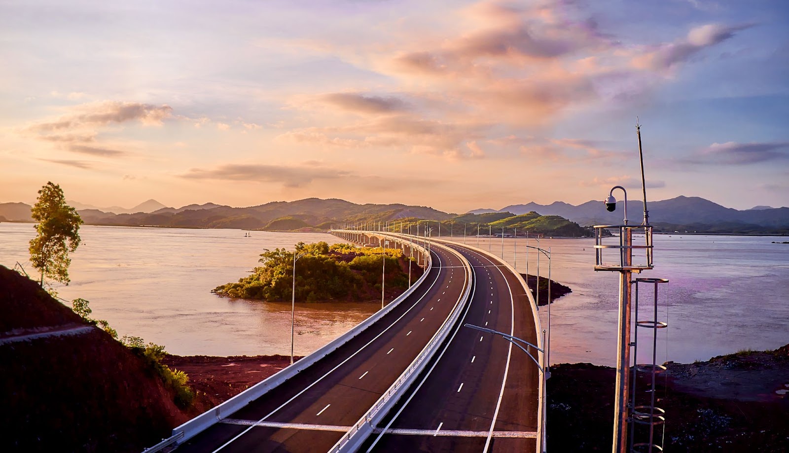 Toàn cảnh tuyến cao tốc 4 tỷ USD giúp đi từ Hà Nội đến Móng Cái trong 3 giờ - Ảnh 12.