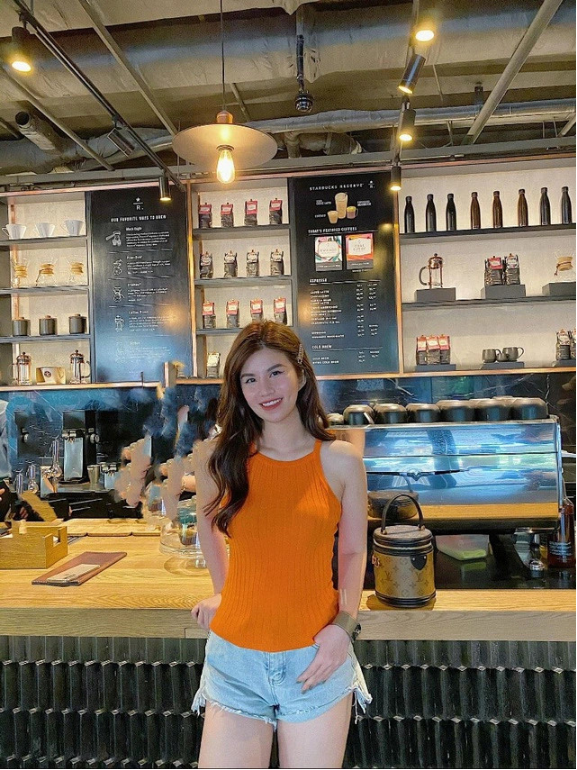 Streamer Chu Phương Linh - Gợi ý cách mix loạt đồ màu nổi sành điệu và tinh tế - Ảnh 3.