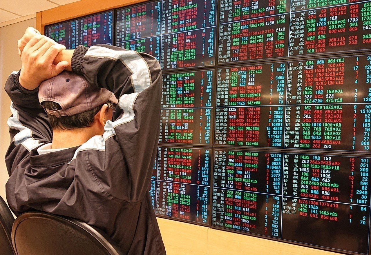 Bán nhà 3 tỷ đồng, vay nóng tín dụng vì  muốn “giàu nhanh từ chứng khoán”: Chưa đầy 2 năm tôi mất trắng, gia đình ly biệt, bố mẹ từ mặt - Ảnh 1.