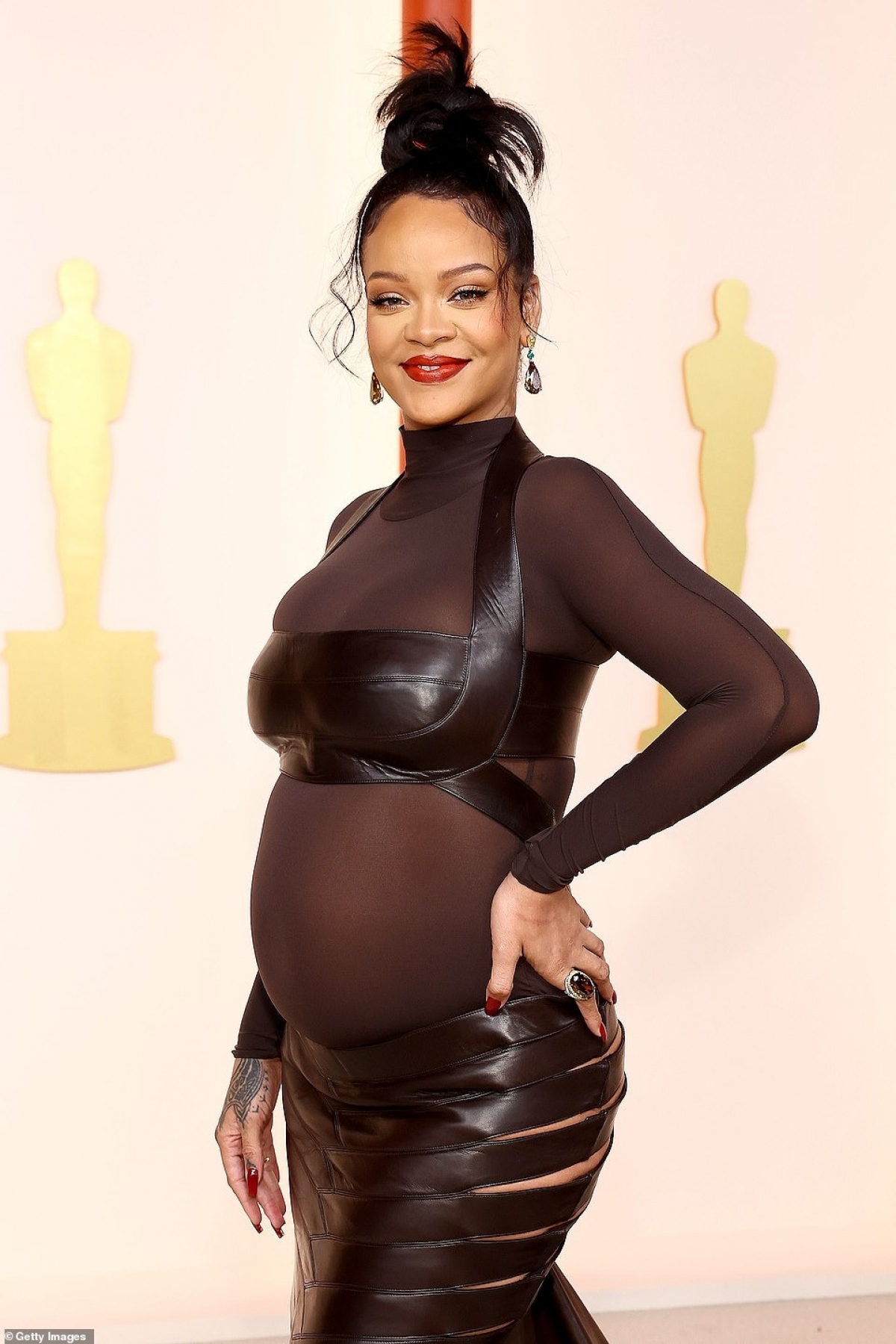 Rihanna chi hàng trăm tỷ đồng mua căn hộ mới trước khi sinh con - Ảnh 1.