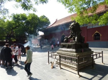 Vỡ mộng và kiệt sức vì mất việc, người trẻ Trung Quốc nương nhờ cửa Phật: Đi chùa trở thành xu hướng, có người ở lại 1 năm để tu tập - Ảnh 3.