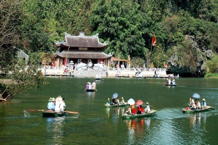 7 địa điểm du lịch tâm linh gần Hà Nội đi về trong ngày - Ảnh 2.