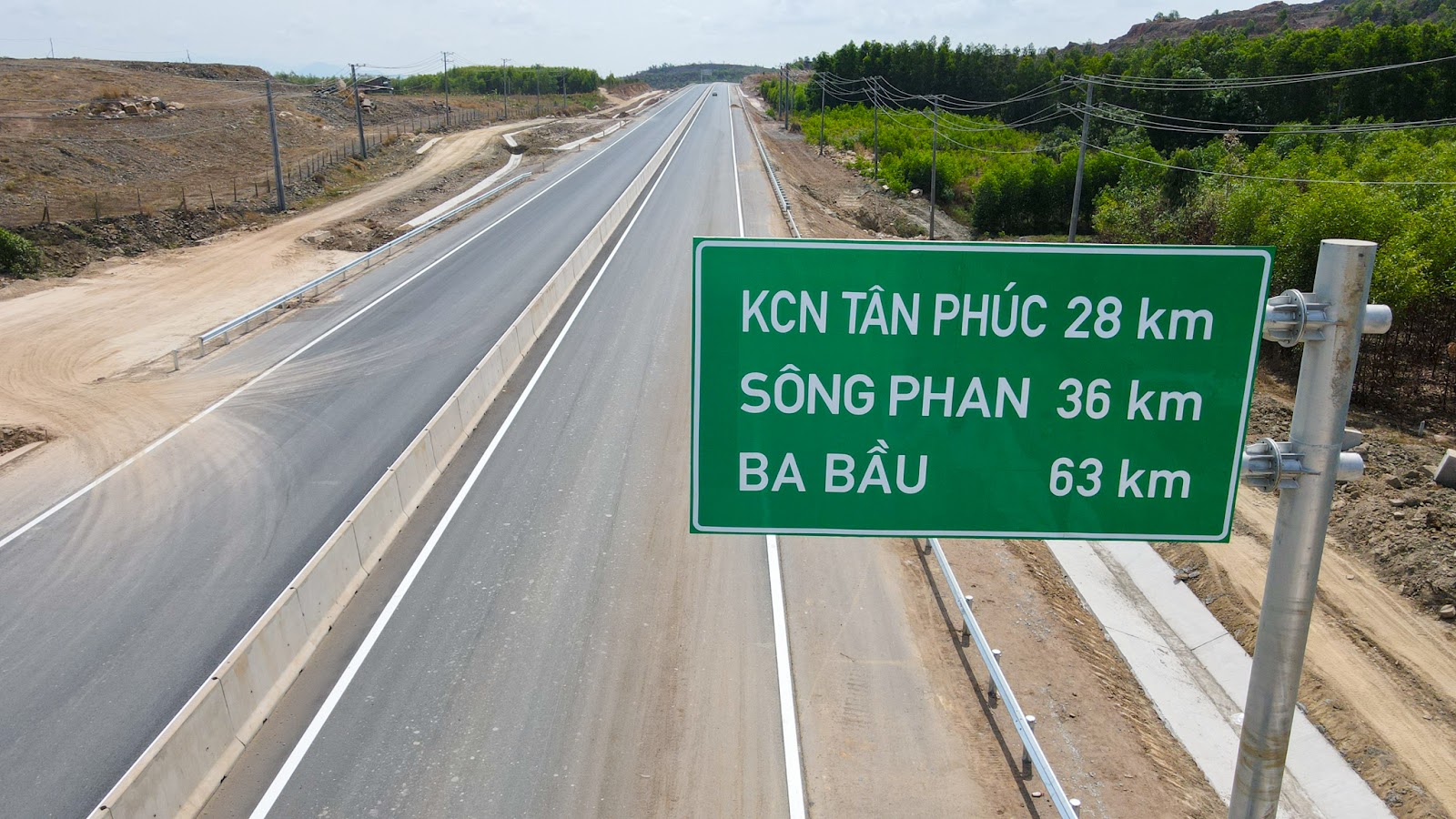 Toàn cảnh cao tốc dài 99 km giúp đi từ TP.HCM đến Phan Thiết trong 2 giờ - Ảnh 4.