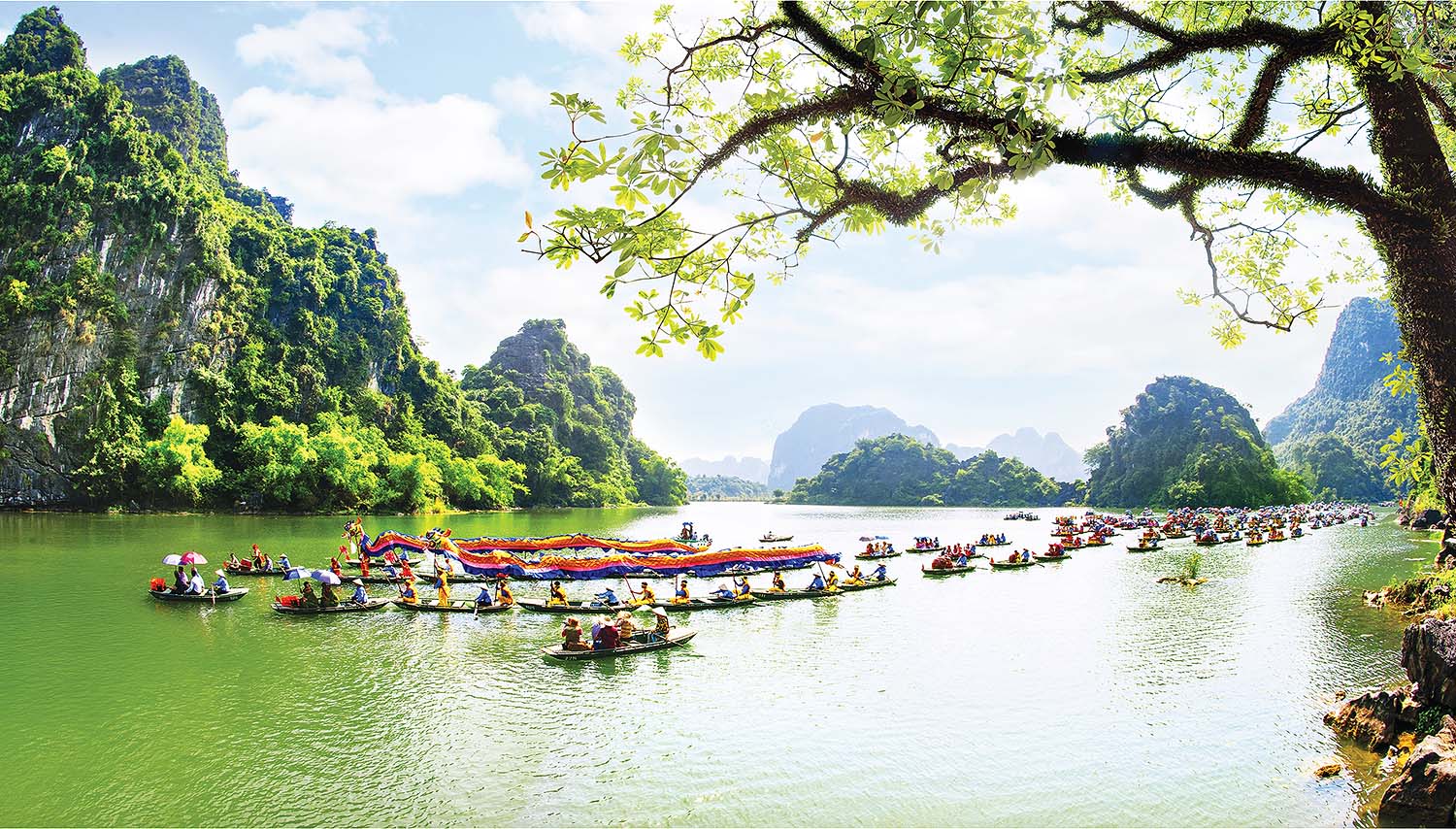 Tạp chí Mỹ danh tiếng xướng tên địa điểm du lịch tuyệt vời ở Việt Nam: Trải nghiệm &quot;thần kỳ&quot; và món đặc sản khiến mọi du khách phải xiêu lòng - Ảnh 1.