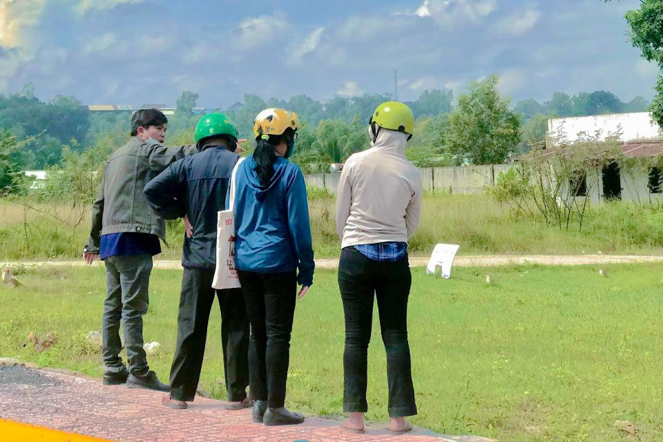 “Còn đất đâu mà mua”, câu nói kinh điển của cò đất một thời, đến nay nhìn lại thấy toàn là đất trống - Ảnh 1.