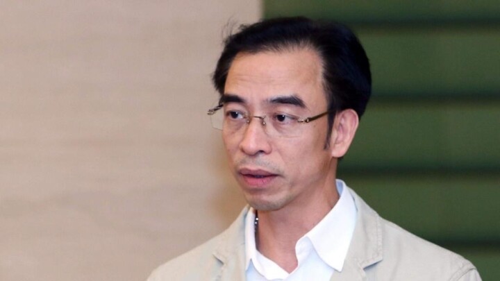 Cựu Giám đốc Bệnh viện Tim Hà Nội Nguyễn Quang Tuấn cùng đồng phạm hầu toà - Ảnh 1.
