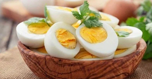 Luộc trứng sai cách cực hại sức khỏe, nhiều người không biết vẫn vô tư làm - Ảnh 2.