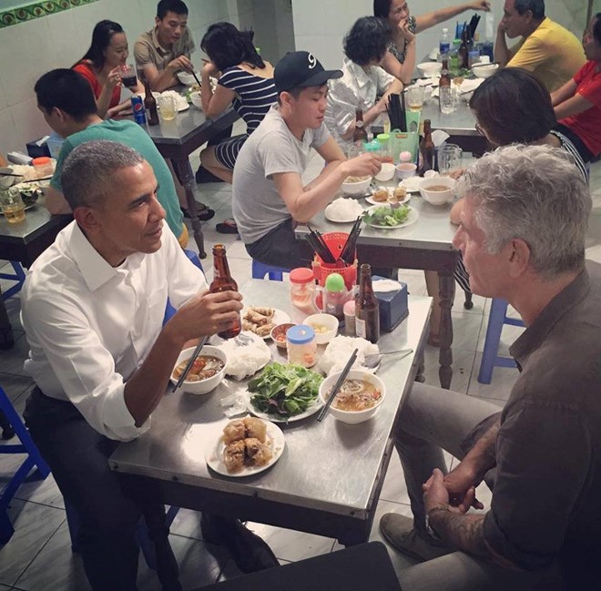 Từ hình ảnh Ngoại trưởng Mỹ đến thăm Việt Nam, ăn Cơm tay cầm, uống bia 333: Sabeco &quot;bạo chi&quot; hàng nghìn tỷ cho quảng cáo, khuyến mại thế nào? - Ảnh 4.