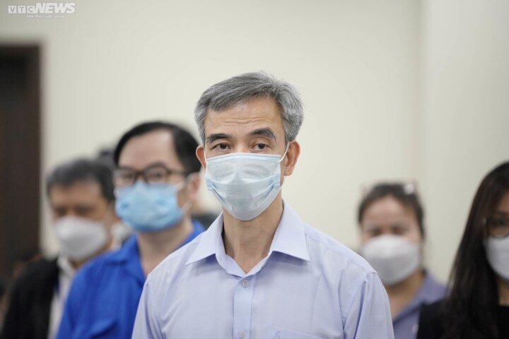 Cựu Giám đốc Bệnh viện Tim Hà Nội Nguyễn Quang Tuấn bị đề nghị mức án 4-5 năm tù - Ảnh 1.