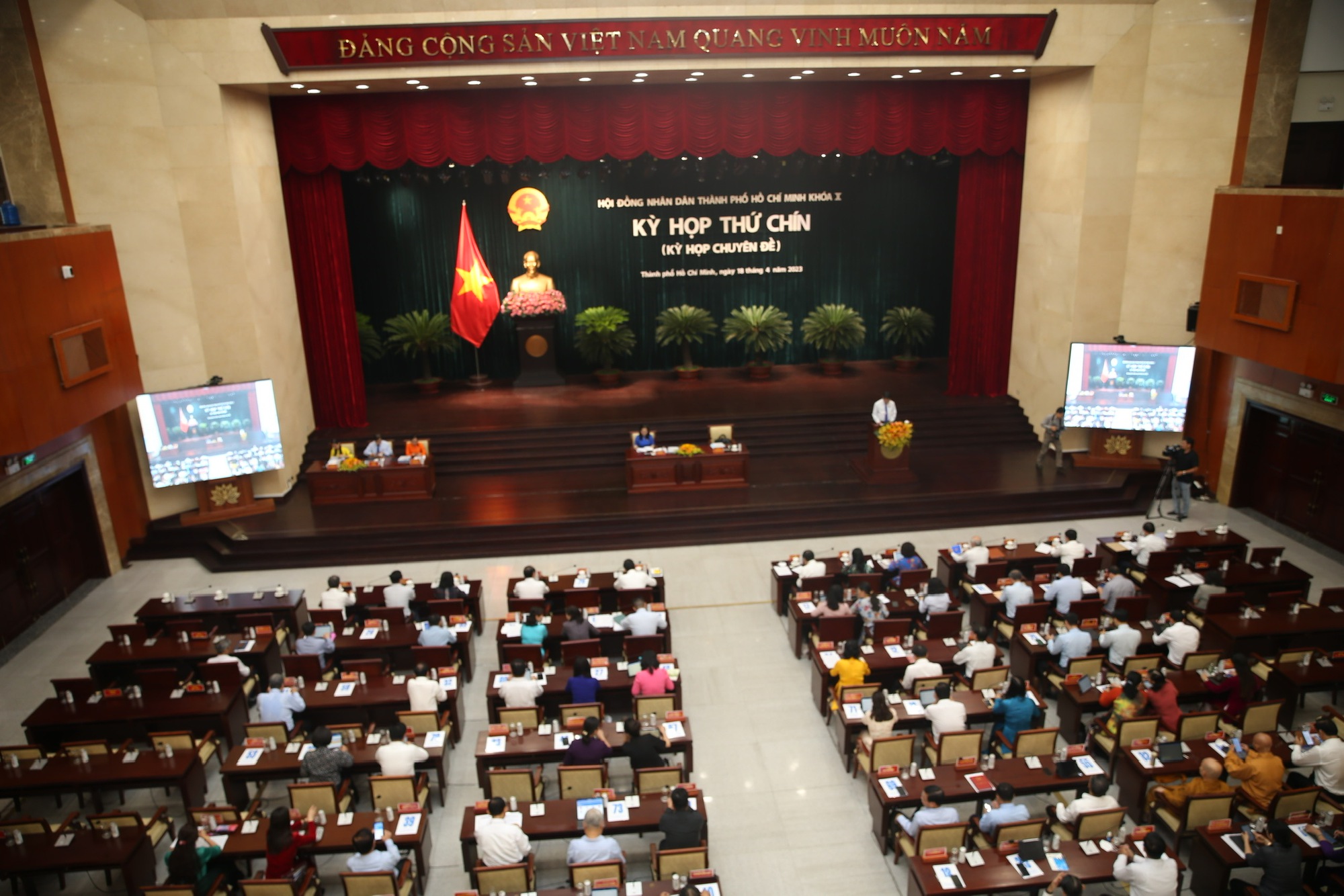 HĐND TP HCM đang họp, bàn nhiều vấn đề quan trọng - Ảnh 2. HĐND TP HCM đang họp, bàn nhiều vấn đề quan trọng - Ảnh 2.