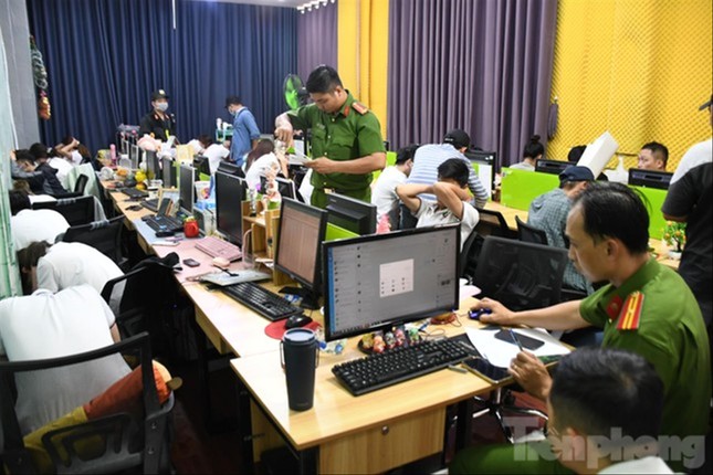 Công an lật tẩy chiêu trò núp bóng công ty luật đòi nợ thuê - Ảnh 1.