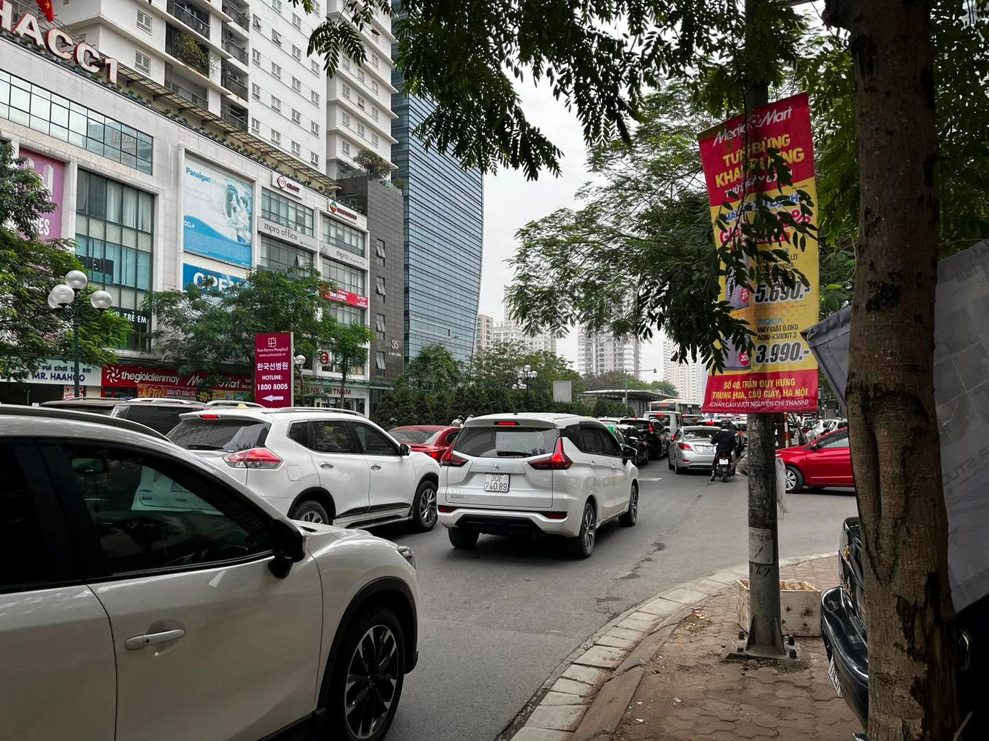 Cứ 8 người ở Hà Nội lại có 1 người sở hữu xe ô tô - Ảnh 2.