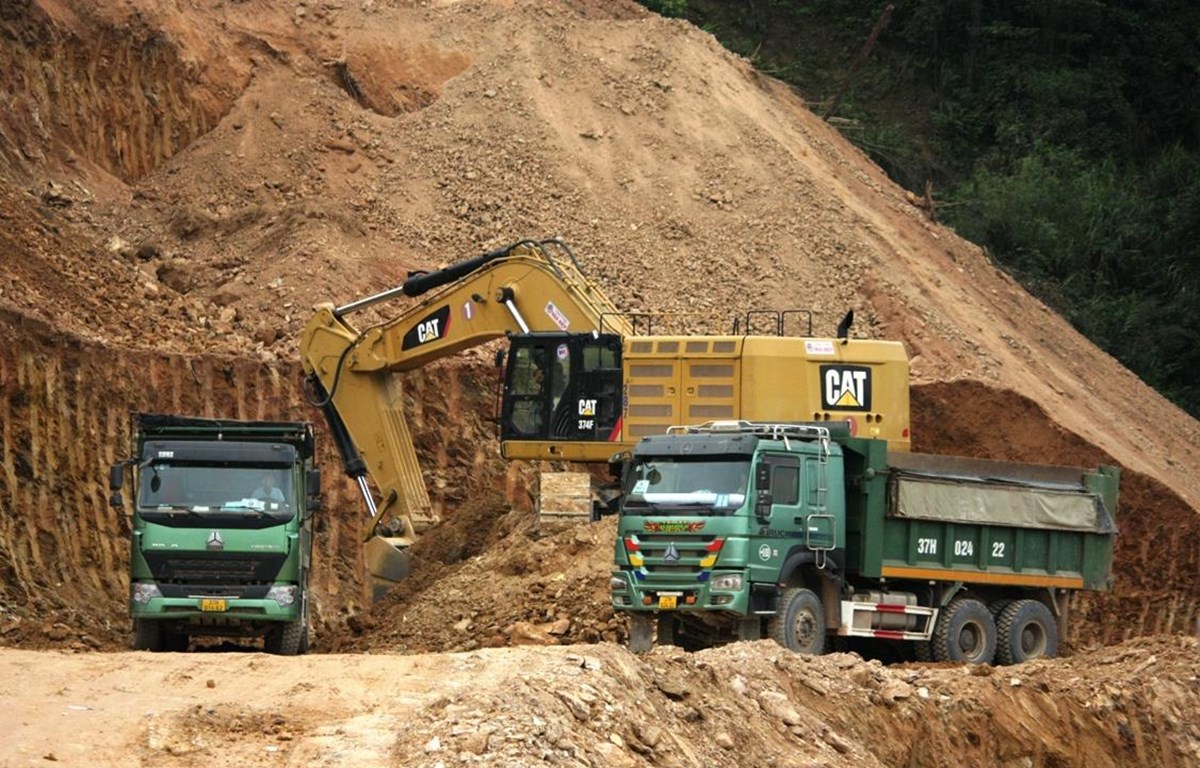 Gỡ vướng về đất đai, vật liệu xây dựng để triển khai các dự án cao tốc, bất động sản - Ảnh 1. Gỡ vướng về đất đai, vật liệu xây dựng để triển khai các dự án cao tốc, bất động sản - Ảnh 1.