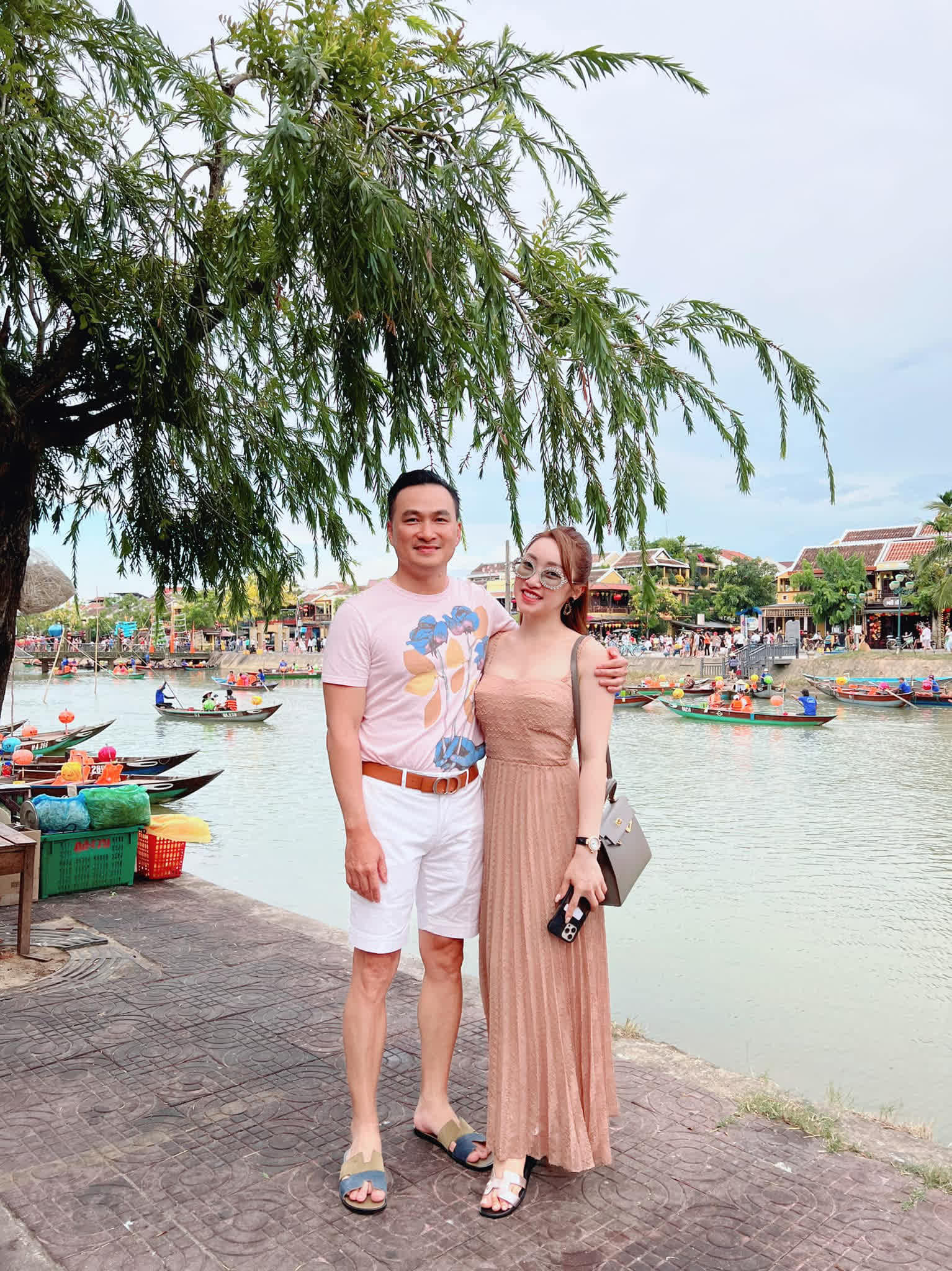 Nam diễn viên Vbiz sống trong cơ ngơi 1600m2 tại TP.HCM: Rộng rãi như resort, có cả hồ bơi và không gian xanh xịn xò - Ảnh 8. Nam diễn viên Vbiz sống trong cơ ngơi 1600m2 tại TP.HCM: Rộng rãi như resort, có cả hồ bơi và không gian xanh xịn xò - Ảnh 8.