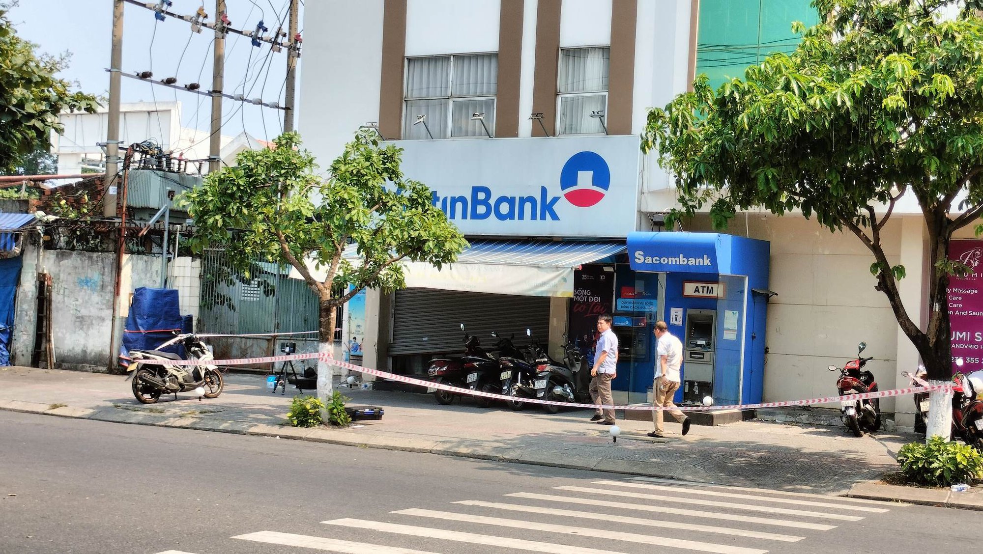 Vụ cướp ngân hàng ở Đà Nẵng: Công an công bố các yếu tố nhận dáng kẻ gây án - Ảnh 2.