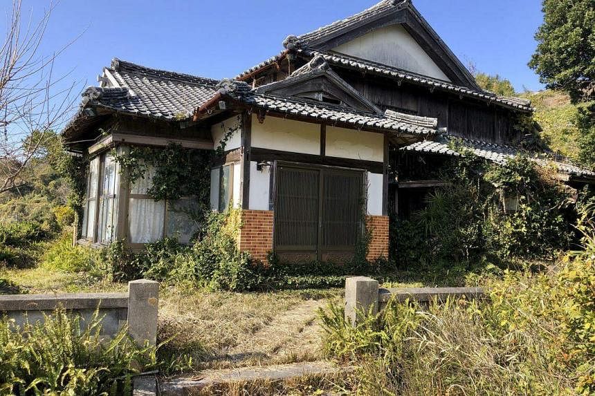 'Nghịch lý' tại Nhật Bản: Đất chật người đông nhưng nhiều ngôi nhà khang trang bán giá rẻ bèo chẳng ai thèm mua trừ nhóm này - Ảnh 1.