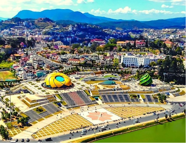 Concert ngoài trời tại Đà Lạt: Sân khấu ấn tượng, đạt chuẩn quốc tế - Ảnh 3. Concert ngoài trời tại Đà Lạt: Sân khấu ấn tượng, đạt chuẩn quốc tế - Ảnh 3.
