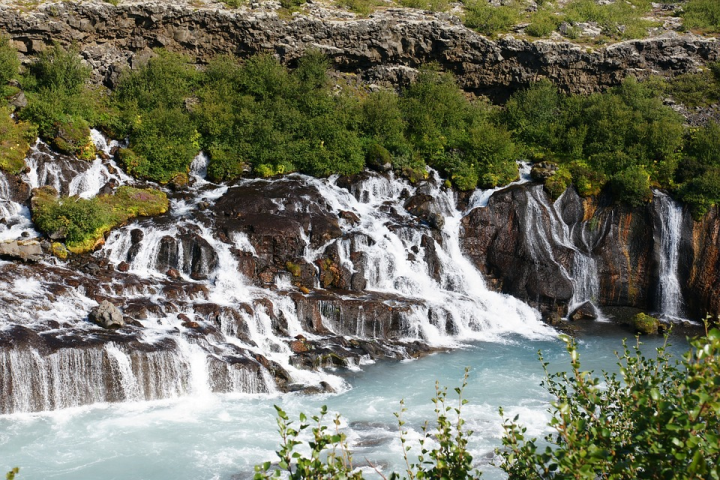 Choáng ngợp những thác nước đẹp ngoạn mục ở 'xứ băng đảo' - Ảnh 5.
