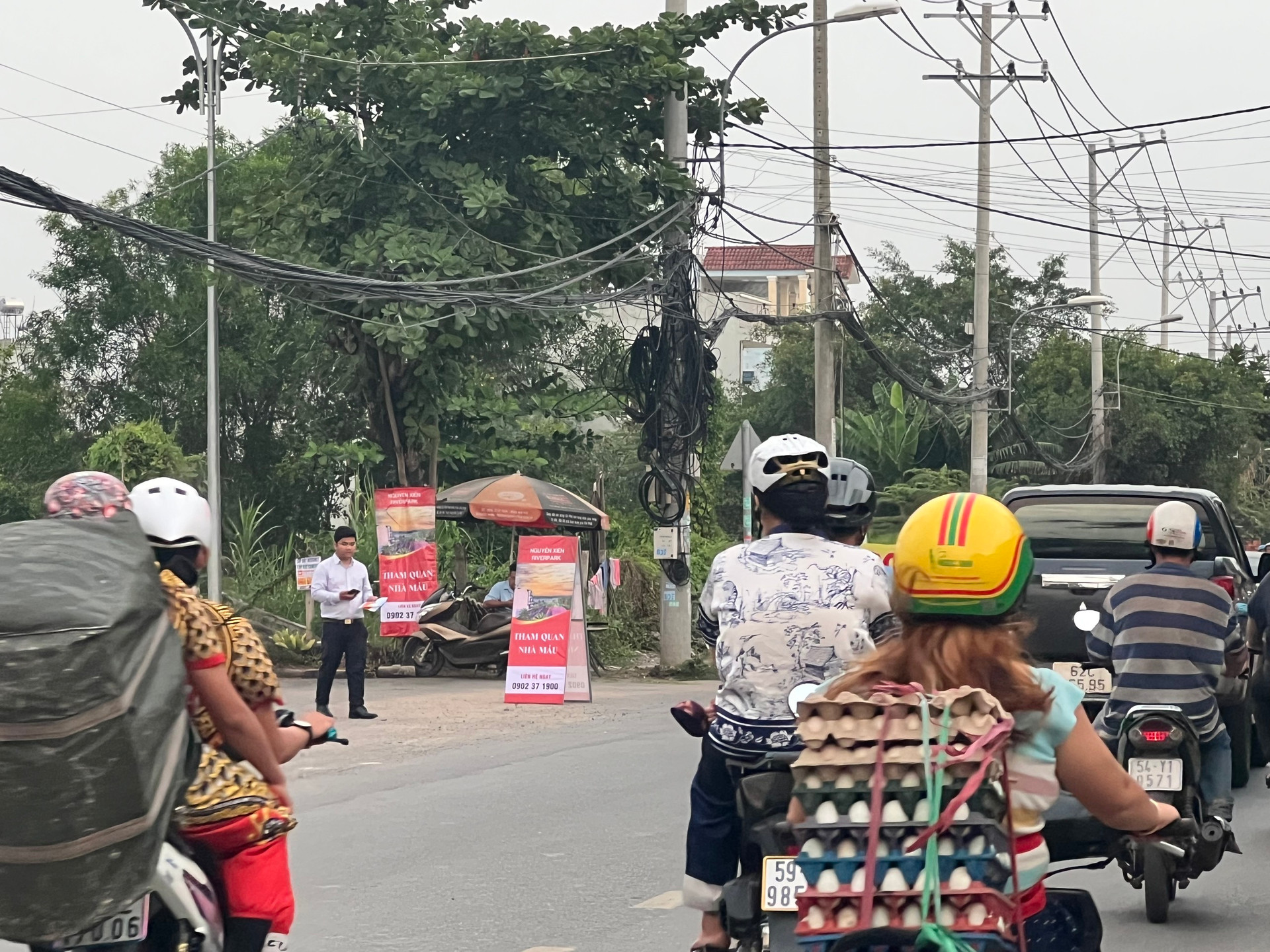Nhận hàng giảm giá từ tay nhà đầu tư, môi giới liên tục rao “ngộp sâu lắm rồi”! - Ảnh 2. Nhận hàng giảm giá từ tay nhà đầu tư, môi giới liên tục rao “ngộp sâu lắm rồi”! - Ảnh 2.