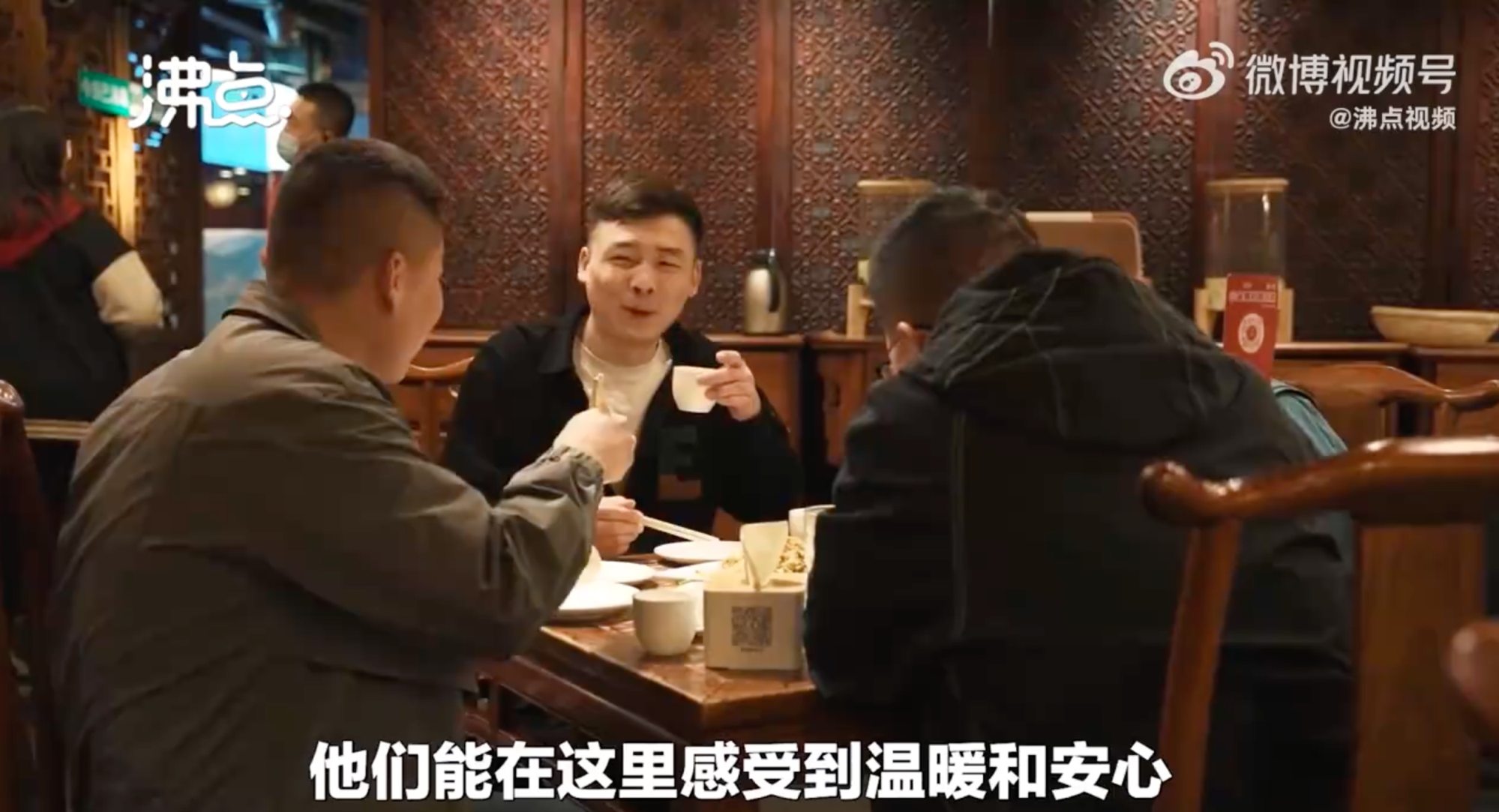 &quot;Thánh địa của những người đàn ông trung niên&quot;: chuỗi nhà hàng ở Trung Quốc nơi người trưởng thành tìm đến để được ở một mình và khóc - Ảnh 1.