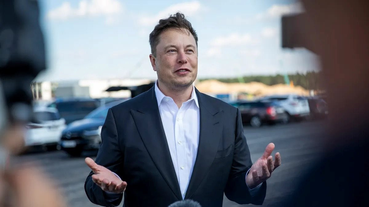 Ô tô ở Việt Nam giảm giá 100 triệu đã là ghê, xe Tesla đã giảm 500 triệu chỉ sau 3 tháng – Elon Musk 'khùng' hay lại một chiến thuật thiên tài của 'Iron Man'? - Ảnh 1.