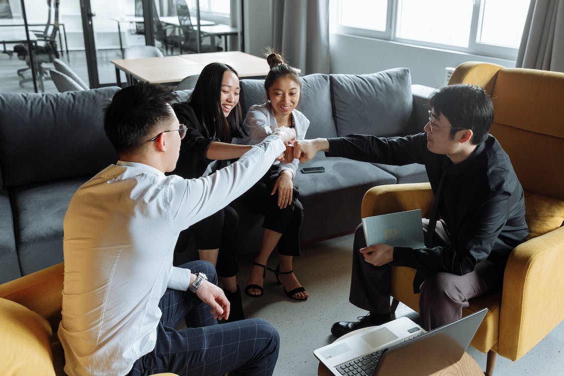 Nghiên cứu kết luận: Làm người ‘xấu tính’ ở nhà sẽ có xu hướng làm người ‘tốt tính’ ở công ty - Ảnh 2. Nghiên cứu kết luận: Làm người ‘xấu tính’ ở nhà sẽ có xu hướng làm người ‘tốt tính’ ở công ty - Ảnh 2.