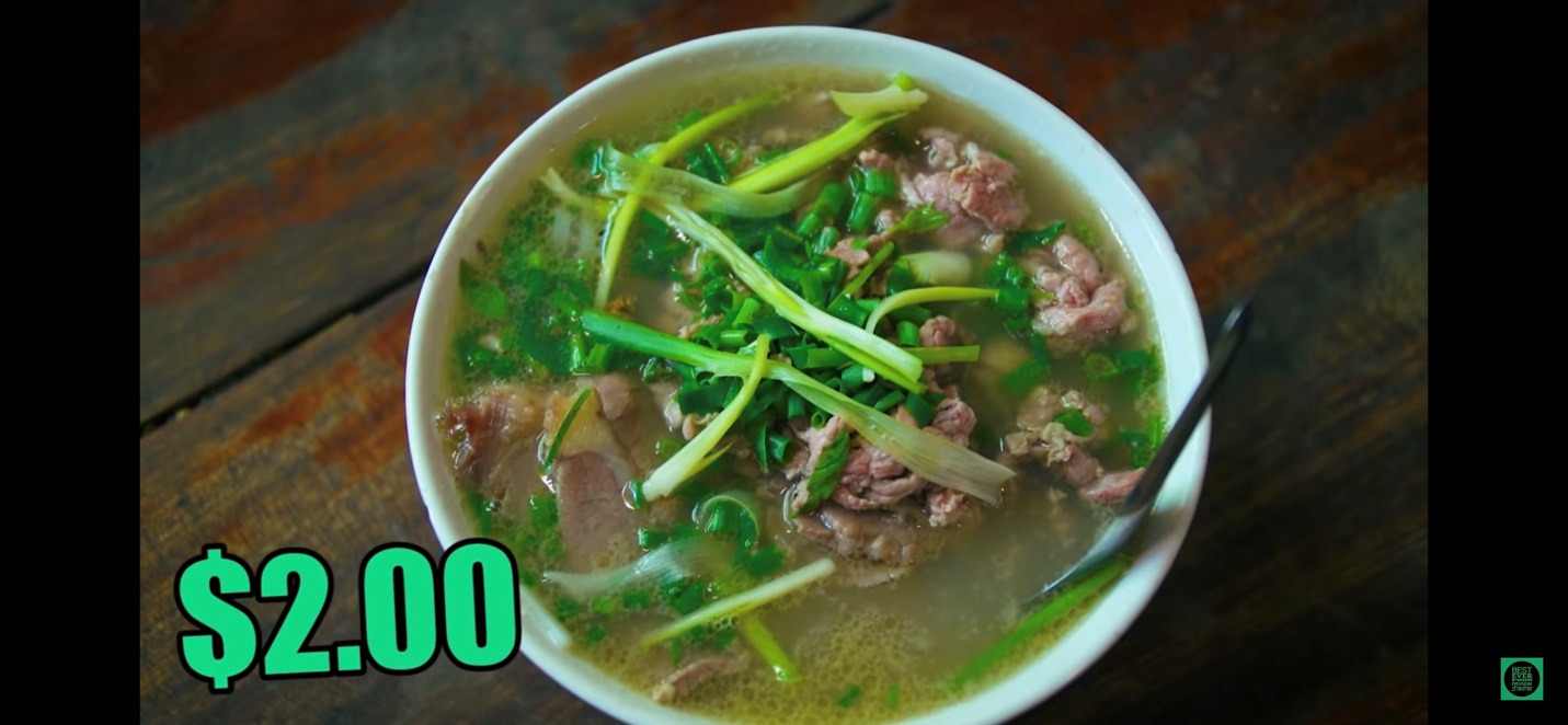 Khách Tây trải nghiệm phở 2$ với phở 100$ tại Việt Nam: Khi phở không còn đơn giản chỉ là món ăn! - Ảnh 1.