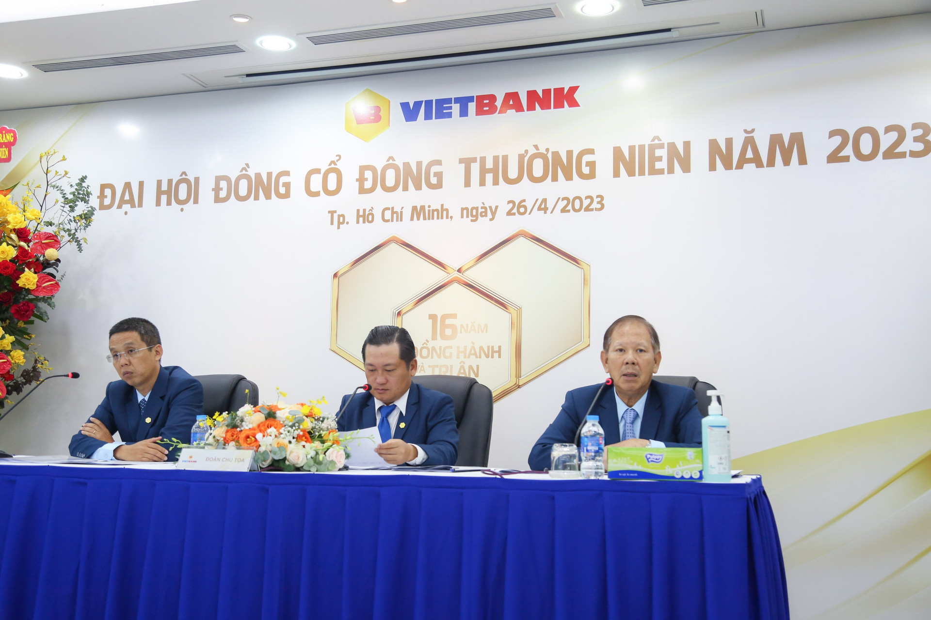 ĐHCĐ Vietbank: Chốt kế hoạch tăng 46% lợi nhuận trong năm nay, niêm yết cổ phiếu trên HoSE khi điều kiện thuận lợi - Ảnh 1.