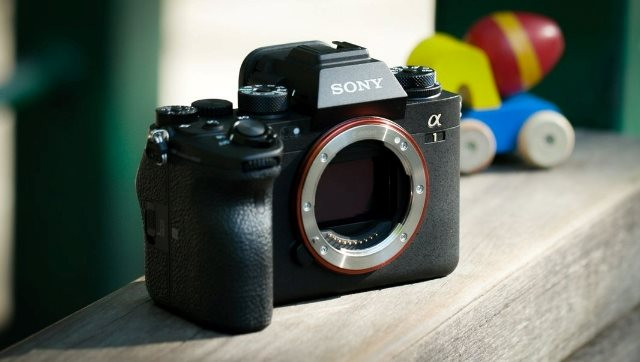 Bi hài chuyện Sony đi làm máy ảnh: 'Lừa' Canon, Nikon để giành thị phần nhưng rồi lại để mất ngôi vương chỉ sau 1 năm - Ảnh 1.