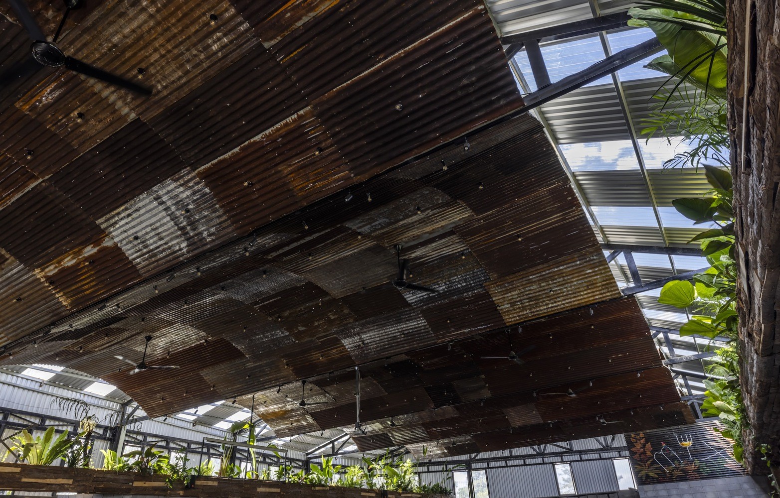 Chiêm ngưỡng nhà hàng dùng nghìn thanh gỗ làm mái được báo nước ngoài đưa tin - Ảnh 17.