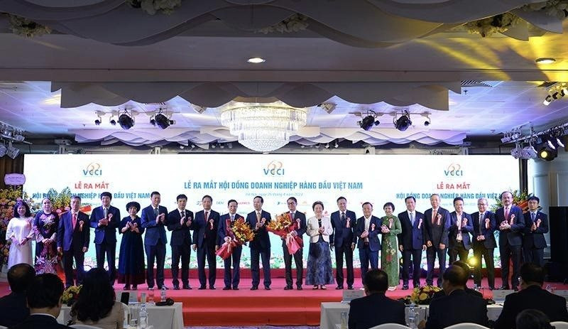 Bộ ba Chủ tịch FPT – THACO – VCCI dẫn dắt nhóm doanh nghiệp &quot;sếu đầu đàn&quot; của Việt Nam - Ảnh 1.