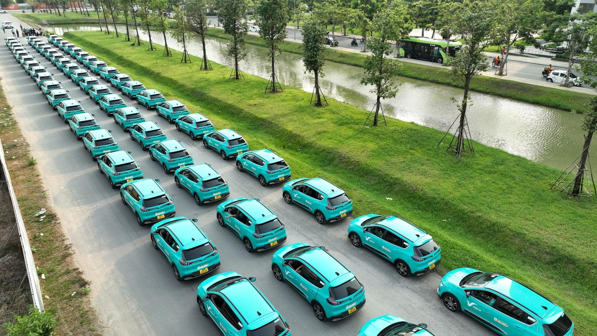Taxi Xanh SM chính thức khai trương tại TP.HCM, bắt đầu hoạt động từ 30/4 với quy mô 500 xe VF e34, 100 xe VF8 - Ảnh 2.