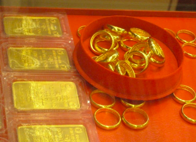 Giá SJC cao hơn vàng nhẫn gần 10 triệu đồng/lượng - Ảnh 1.