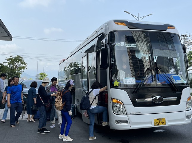 Nha Trang còn nhiều phòng trống dịp lễ, khan hiếm vé tàu xe - Ảnh 3.