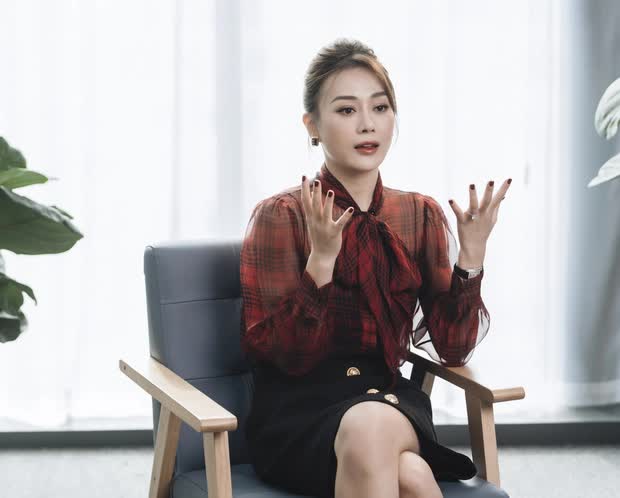 Thái độ trái ngược của Phương Oanh và Shark Bình khi bị xúc phạm vì chăm sóc người yêu nơi công cộng - Ảnh 3. Thái độ trái ngược của Phương Oanh và Shark Bình khi bị xúc phạm vì chăm sóc người yêu nơi công cộng - Ảnh 3.