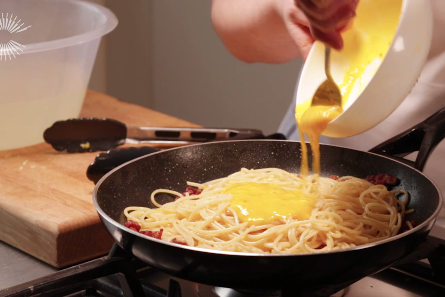 "Cuộc tấn công siêu thực vào ẩm thực": Mỹ - Italia đối đầu nhau vì một món ăn truyền thống - Ảnh 1.