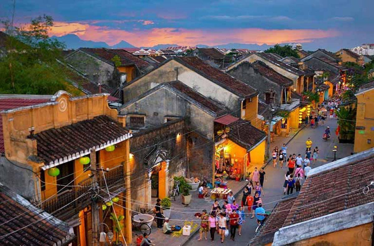 Phố cổ Hội An sắp thu vé tất cả khách du lịch, sẽ phân luồng lối đi riêng cho người dân - Ảnh 1. Phố cổ Hội An sắp thu vé tất cả khách du lịch, sẽ phân luồng lối đi riêng cho người dân - Ảnh 1.
