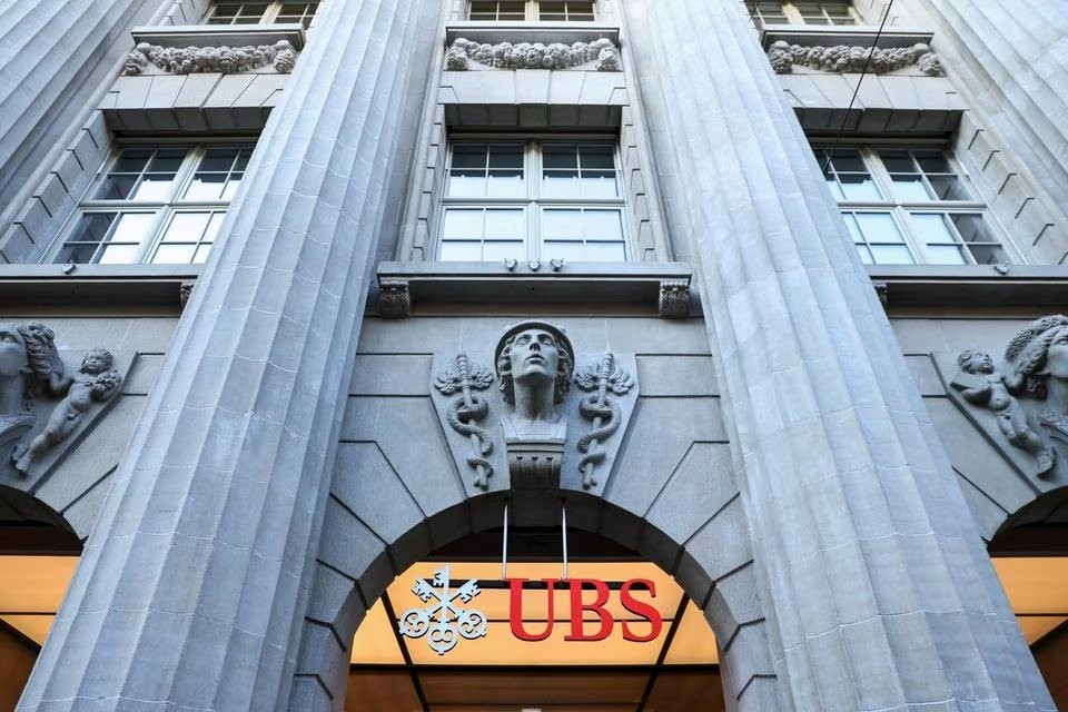 Cứu được Credit Suisse nhưng UBS có thể phải cắt giảm tới 1/3 nhân sự - Ảnh 1.