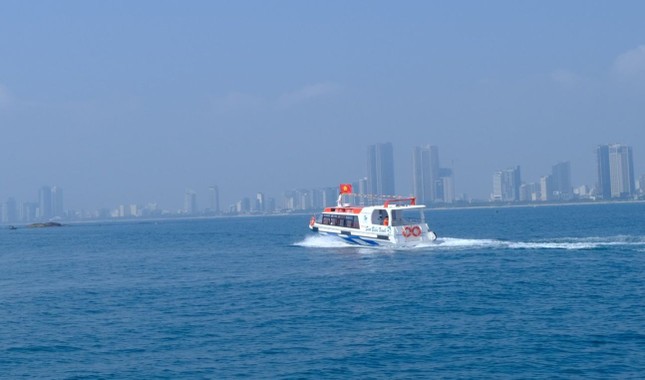 Vé du thuyền ngắm Đà Nẵng từ biển: Cao nhất 2 triệu đồng/người - Ảnh 3.