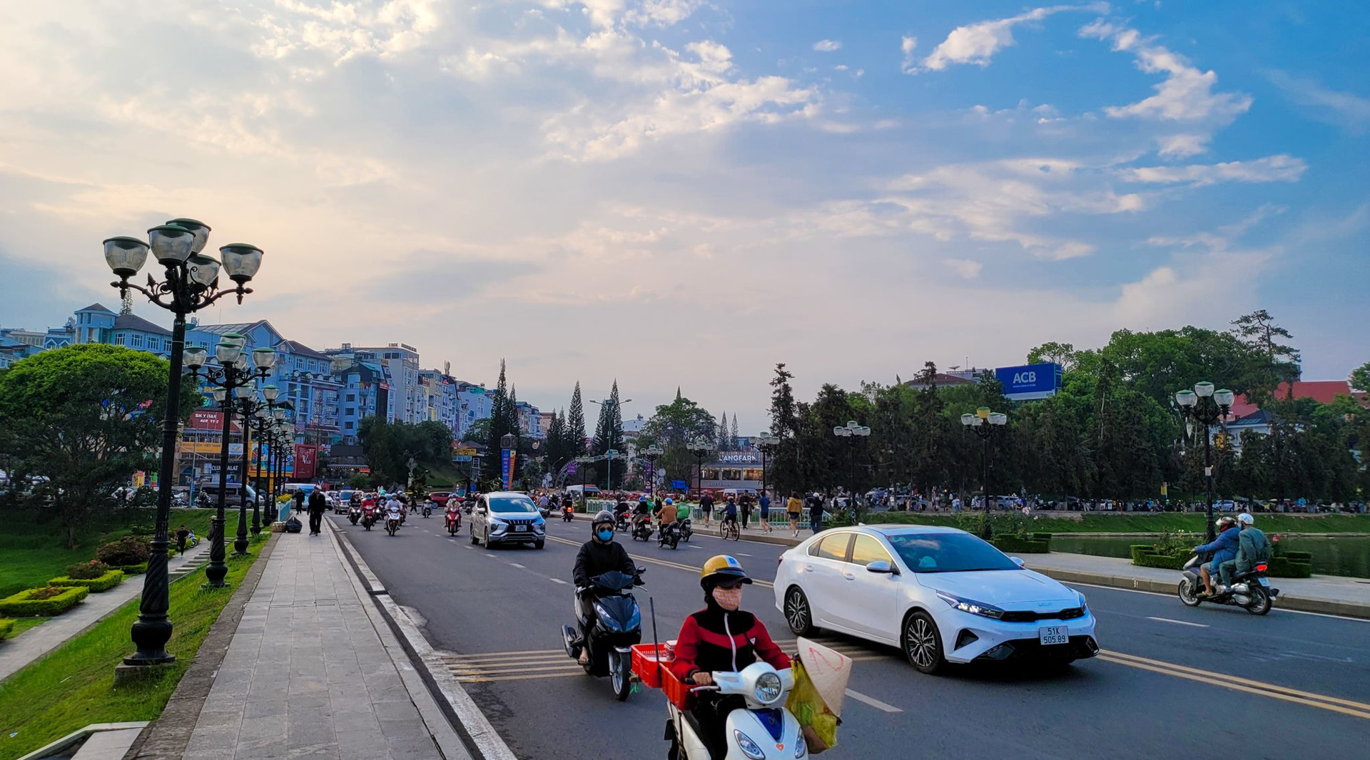 Đà Lạt vắng vẻ bất ngờ trong ngày đầu nghỉ lễ - Ảnh 6.