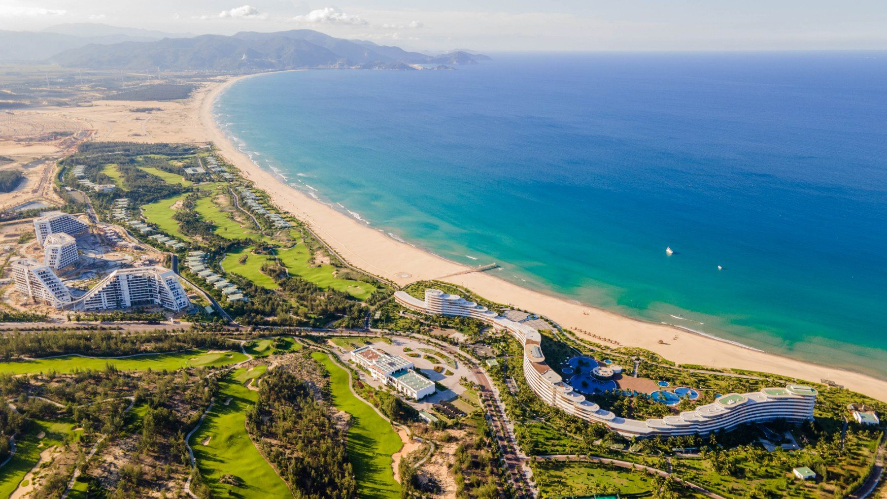 Một mắt xích thuộc quần thể nghỉ dưỡng FLC Quy Nhơn lỗ nặng hơn 1.100 tỷ đồng năm 2022, nhiều lần lỡ hẹn thanh toán lãi trái phiếu - Ảnh 1.