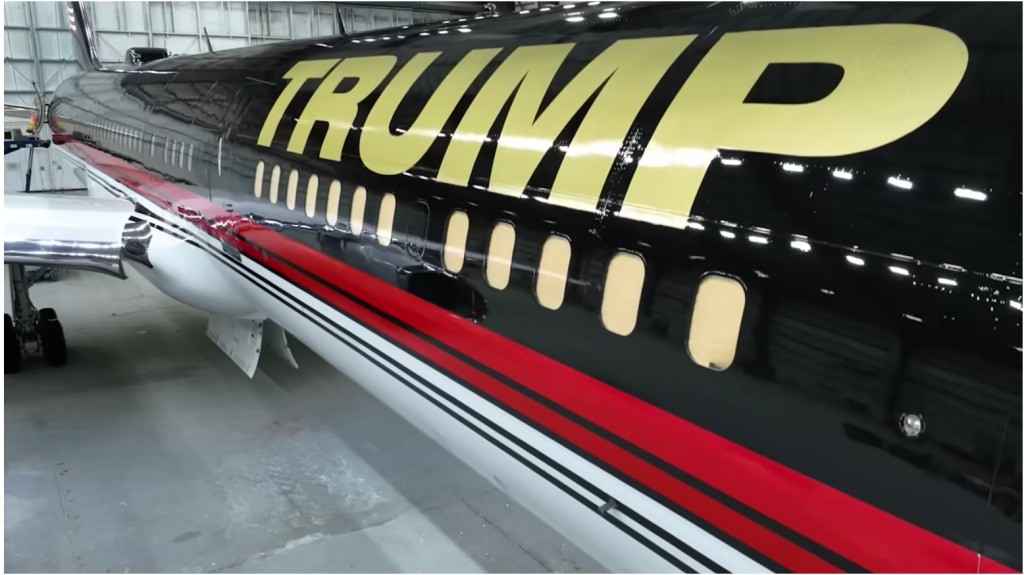 Chiếc Boeing 757 mạ vàng của Donald Trump - Ảnh 4.