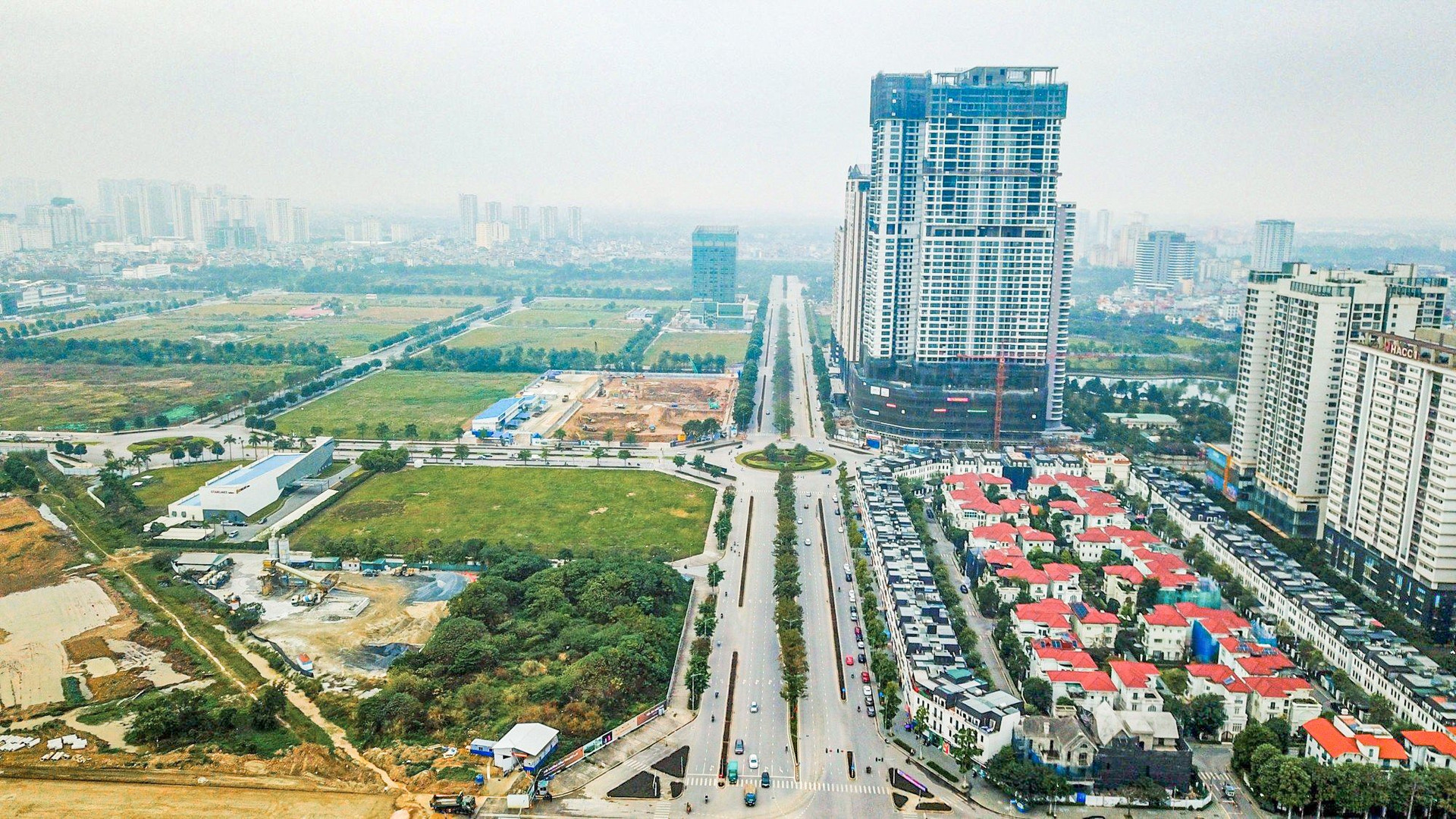 [Photo Essay] Bất động sản dọc trục Tây Thăng Long: Đoạn đầu giá 500 triệu/m2, sau 10km giá giảm 10 lần - Ảnh 2.